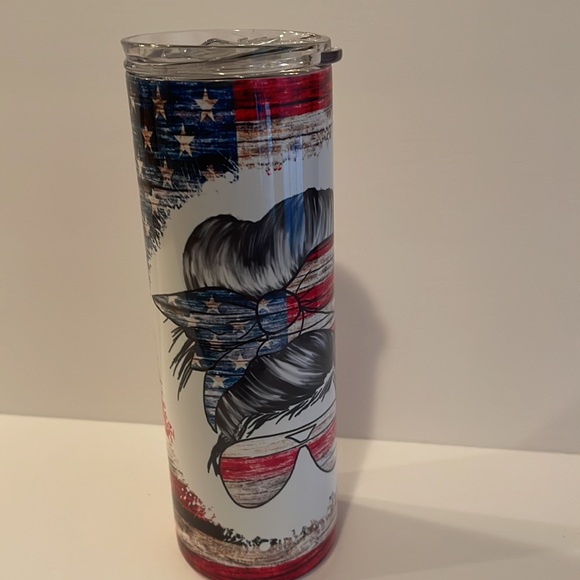NEW 20OZ SUBULATION TUMBLER AMERICA FLAG WITH MOM WITH MESSY BUN - Picture 3 of 4